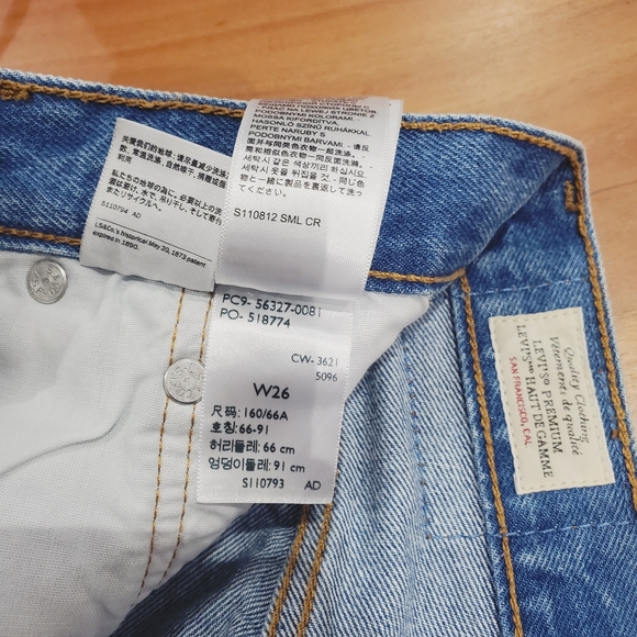 Levi's × Revolve Oxnard Athens High Rise Frayed Shorts - Picture 8 of 10